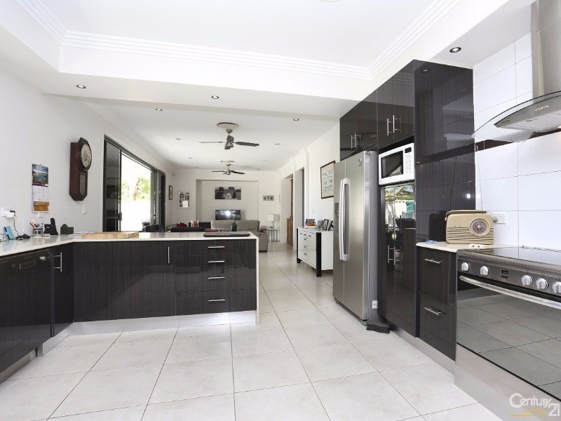 3 Solander Esplanade, Banksia Beach QLD 4507