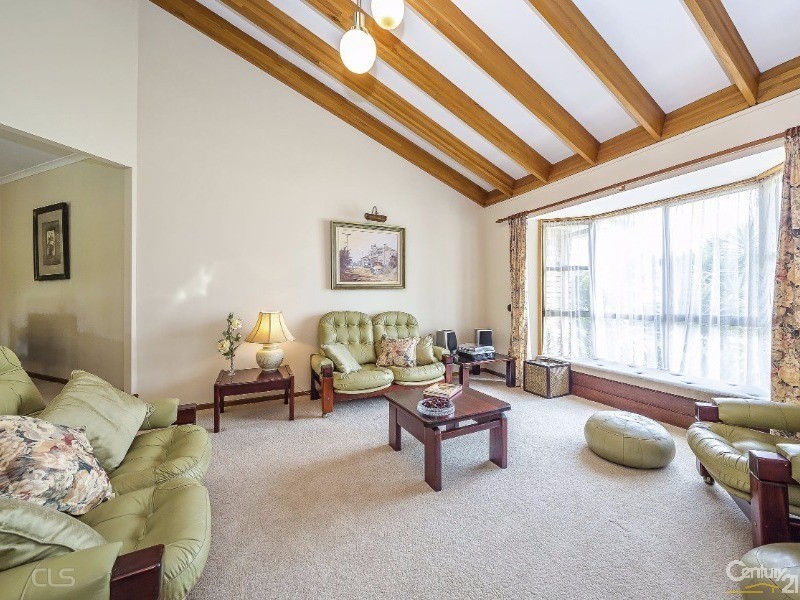 5 Howard Court, Sandstone Point QLD 4511