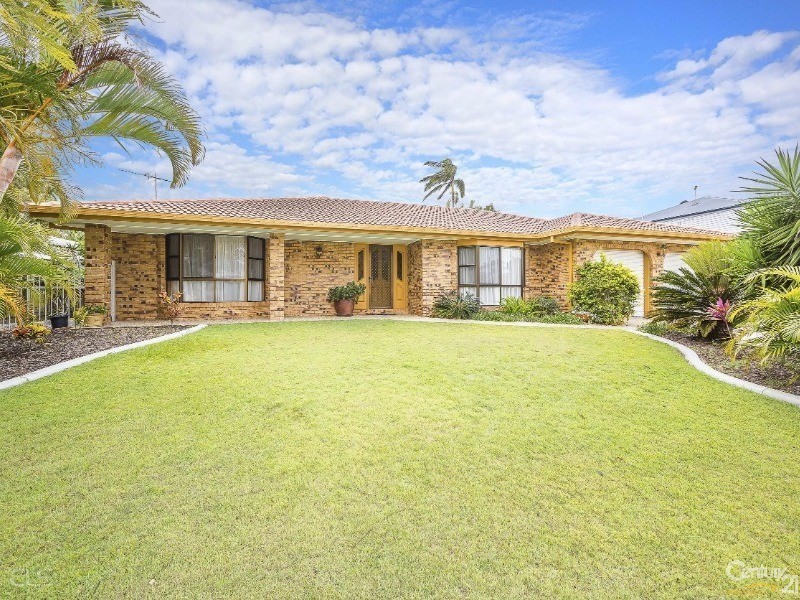 5 Howard Court, Sandstone Point QLD 4511