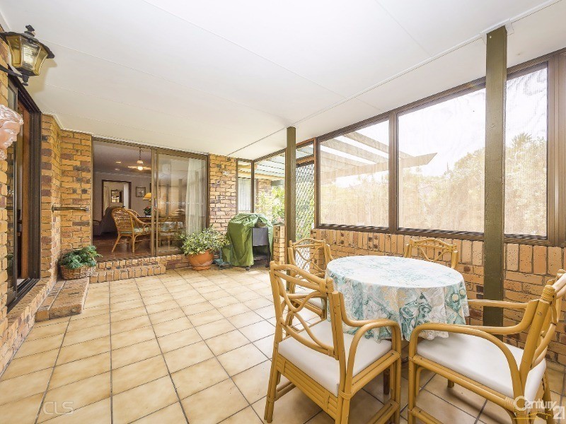 5 Howard Court, Sandstone Point QLD 4511