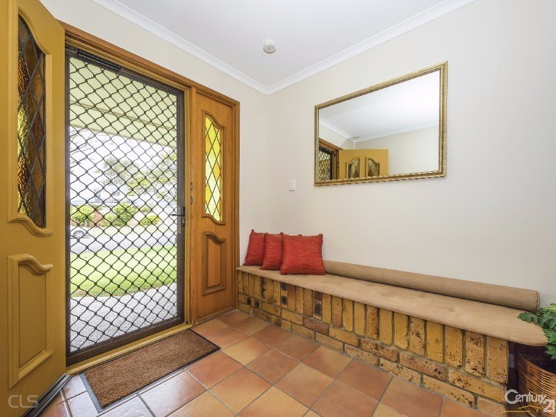 5 Howard Court, Sandstone Point QLD 4511