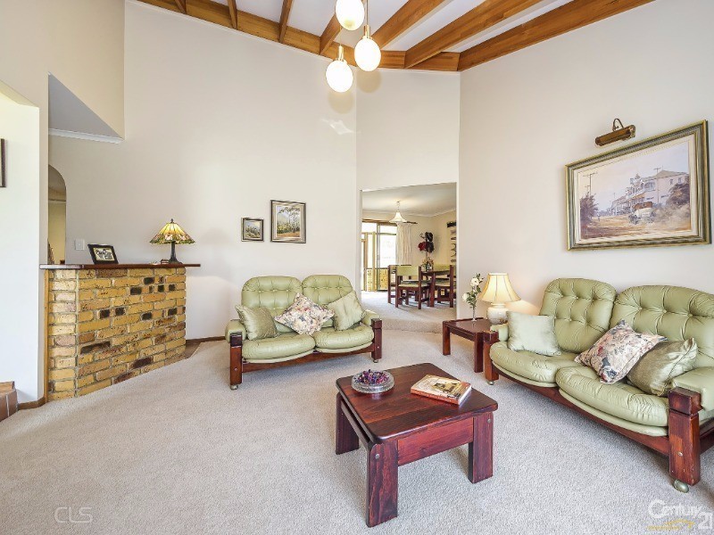 5 Howard Court, Sandstone Point QLD 4511