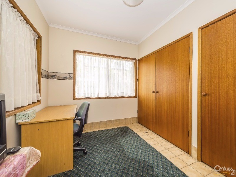 5 Howard Court, Sandstone Point QLD 4511