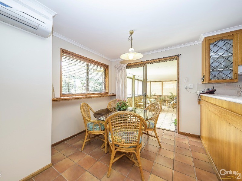 5 Howard Court, Sandstone Point QLD 4511