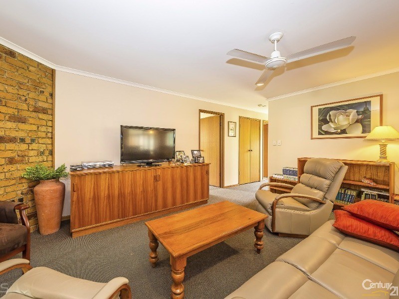 5 Howard Court, Sandstone Point QLD 4511