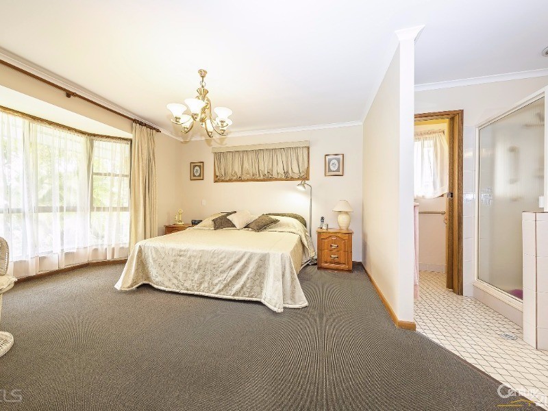 5 Howard Court, Sandstone Point QLD 4511