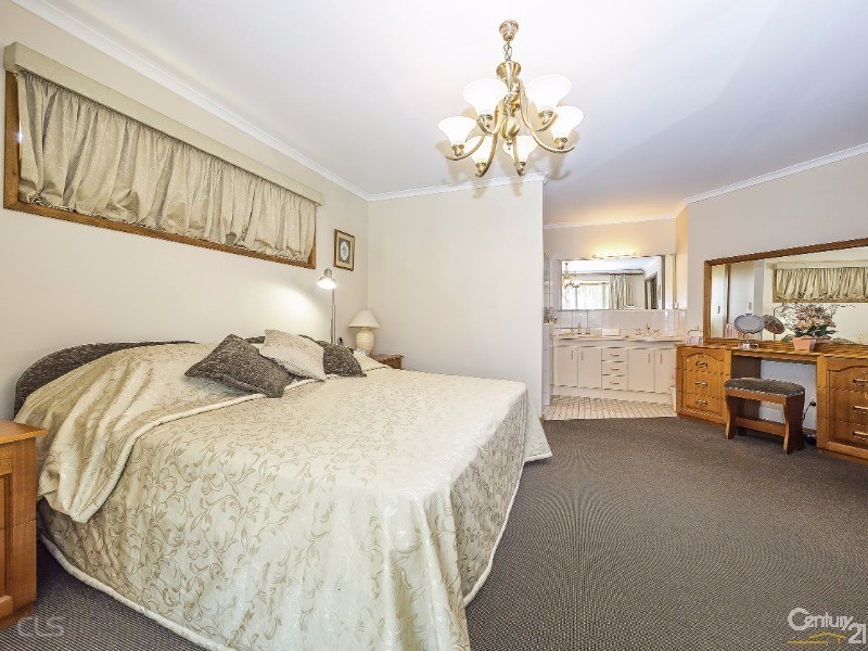 5 Howard Court, Sandstone Point QLD 4511