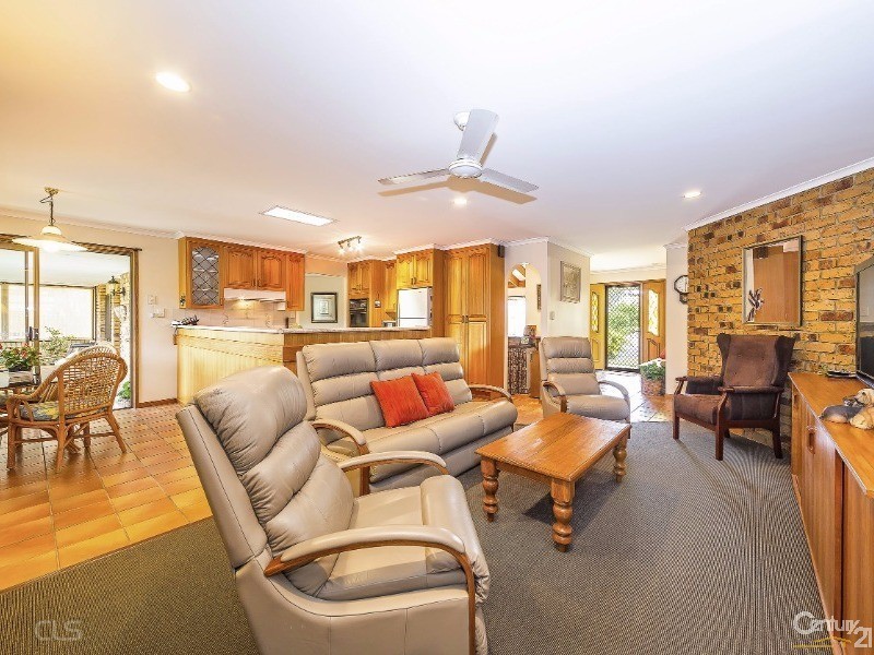 5 Howard Court, Sandstone Point QLD 4511