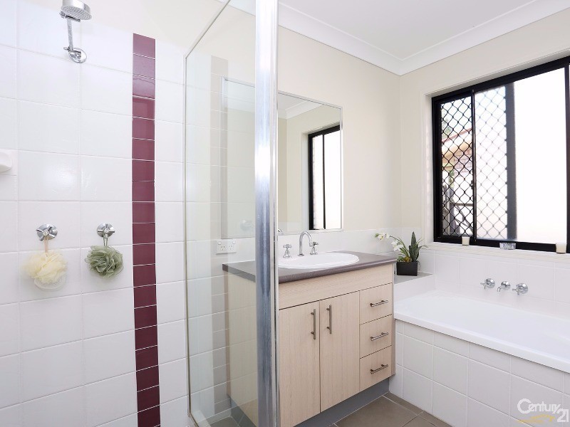 14 Corrimal Place, Sandstone Point QLD 4511