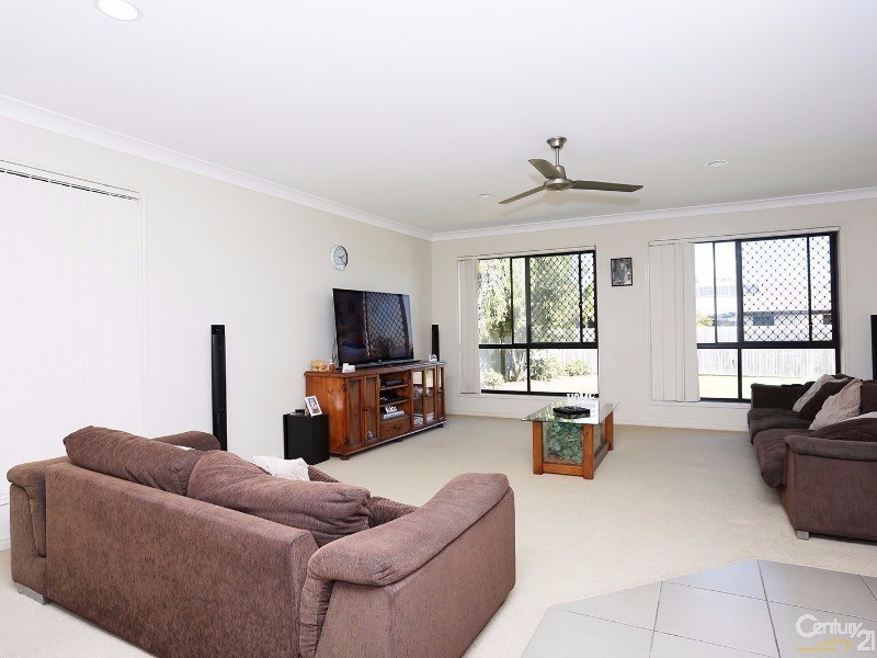 14 Corrimal Place, Sandstone Point QLD 4511