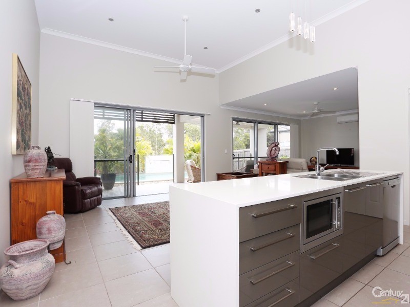 15 Honeymyrtle Street, Banksia Beach QLD 4507