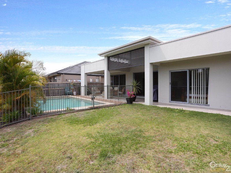 15 Honeymyrtle Street, Banksia Beach QLD 4507