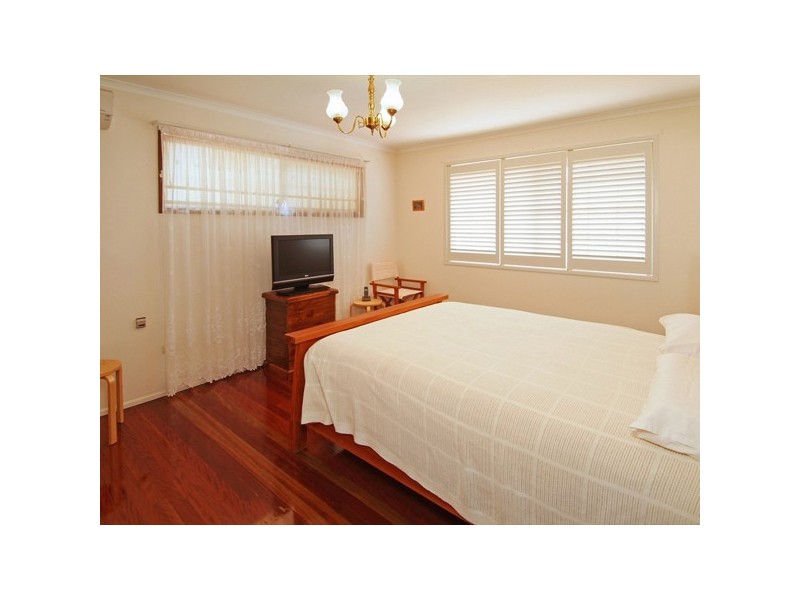 6 Larch Street, Ferny Grove QLD 4055