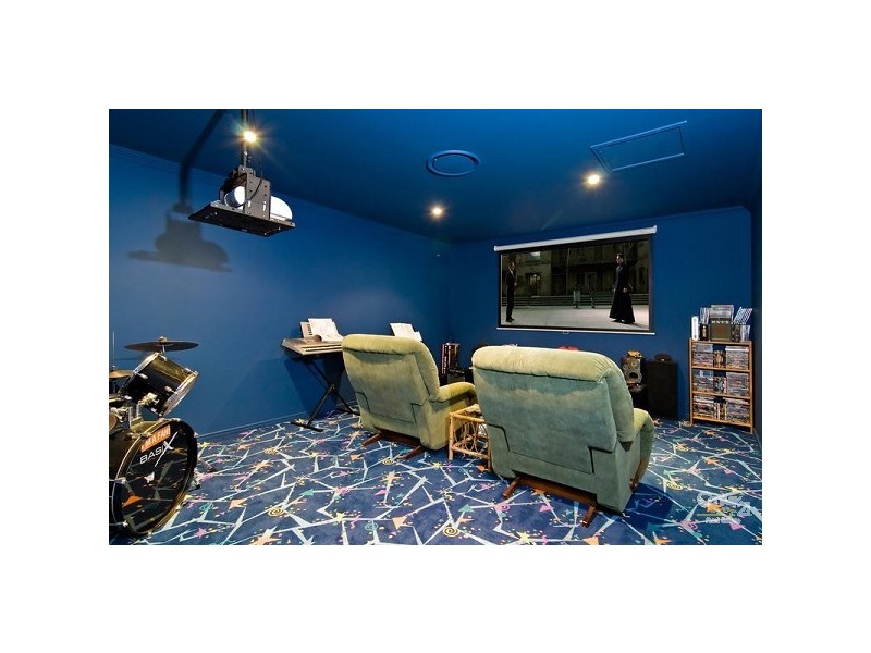 16 Valley Place, Upper Kedron QLD 4055