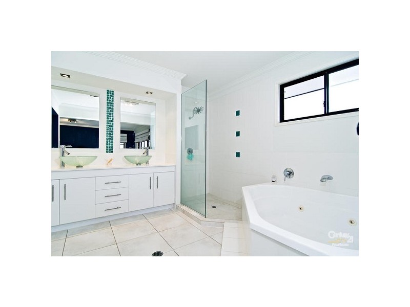 16 Valley Place, Upper Kedron QLD 4055