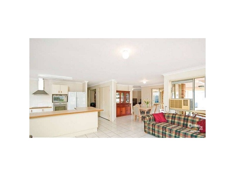 52 McGregor Way, Ferny Grove QLD 4055