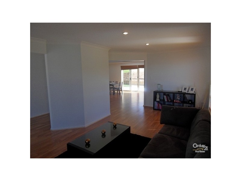 15 Oaklands Place, Upper Kedron QLD 4055