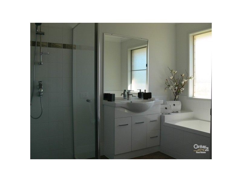 15 Oaklands Place, Upper Kedron QLD 4055