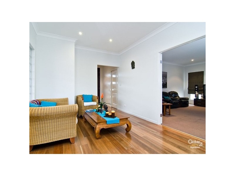 15 Pickering Place, Upper Kedron QLD 4055