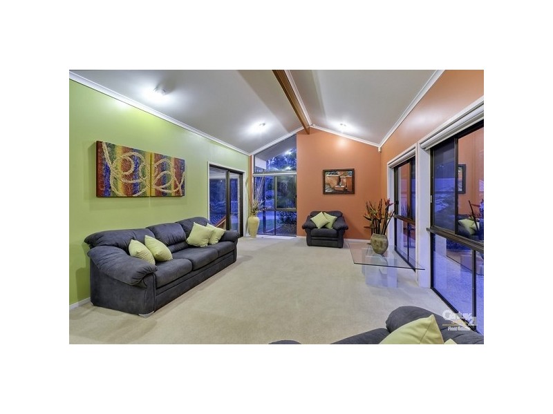 5 Lamorna Court, Ferny Hills QLD 4055