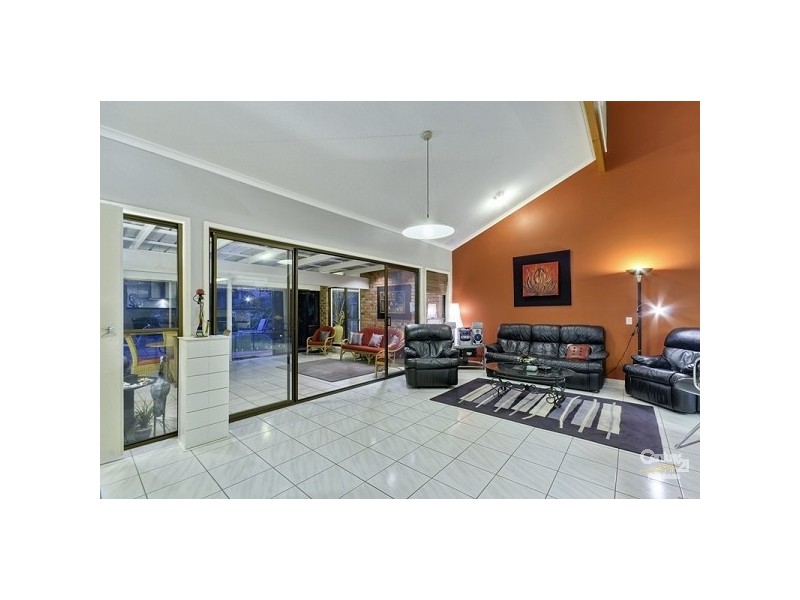 5 Lamorna Court, Ferny Hills QLD 4055