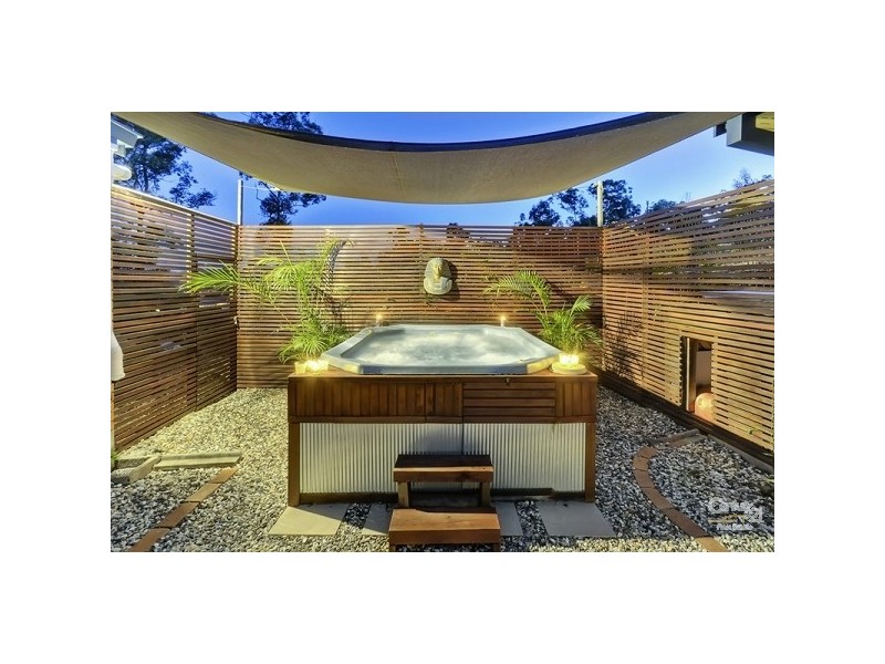 5 Lamorna Court, Ferny Hills QLD 4055