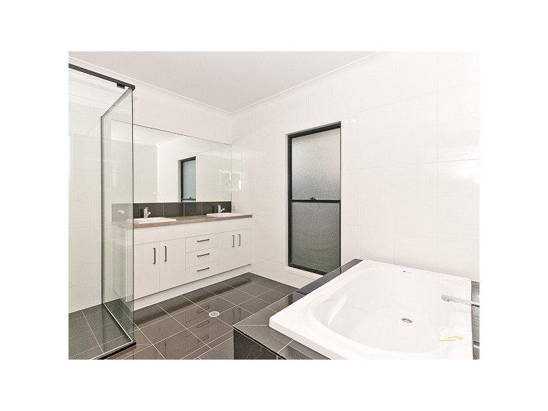 24 Ferndale Place, Upper Kedron QLD 4055