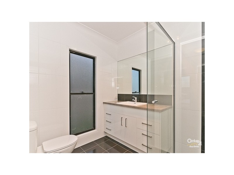 24 Ferndale Place, Upper Kedron QLD 4055