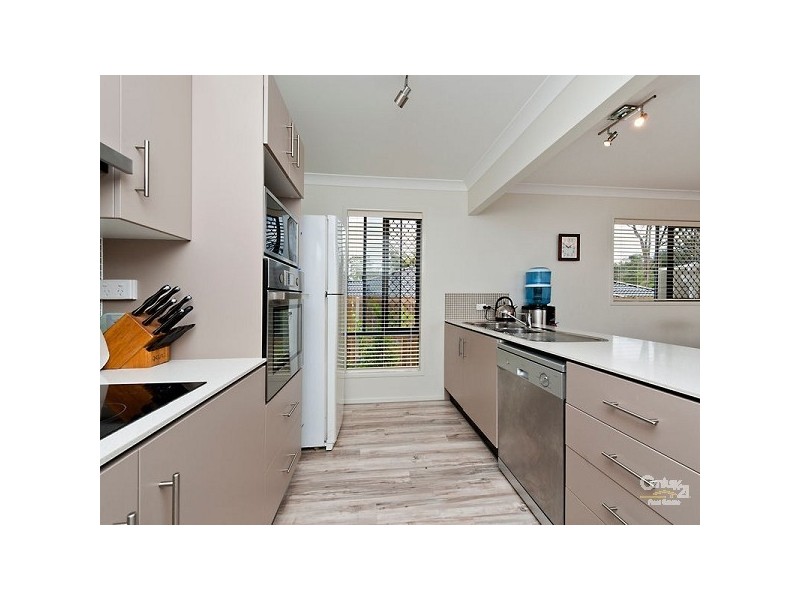 8 Highbury Place, Upper Kedron QLD 4055