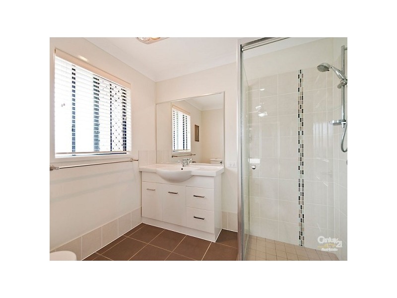 8 Highbury Place, Upper Kedron QLD 4055