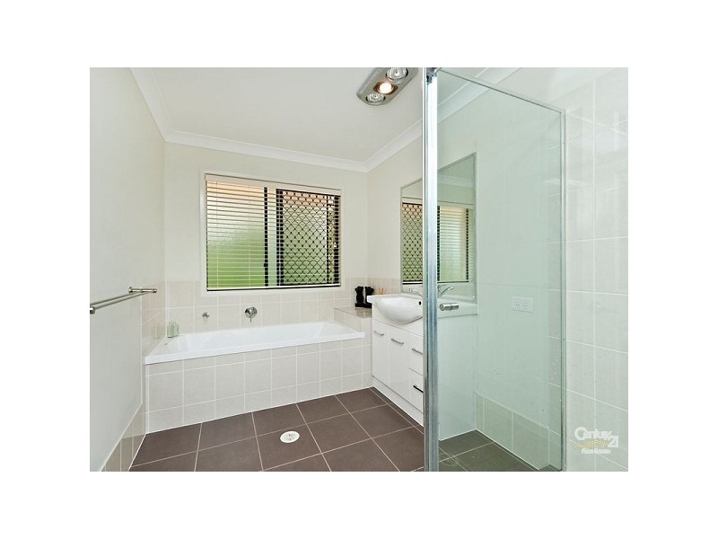 8 Highbury Place, Upper Kedron QLD 4055