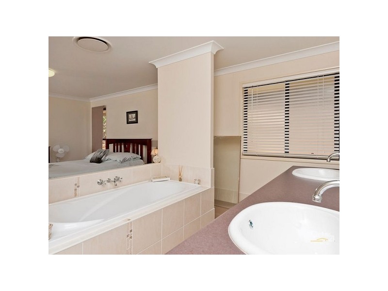 45 Rise Place, Upper Kedron QLD 4055