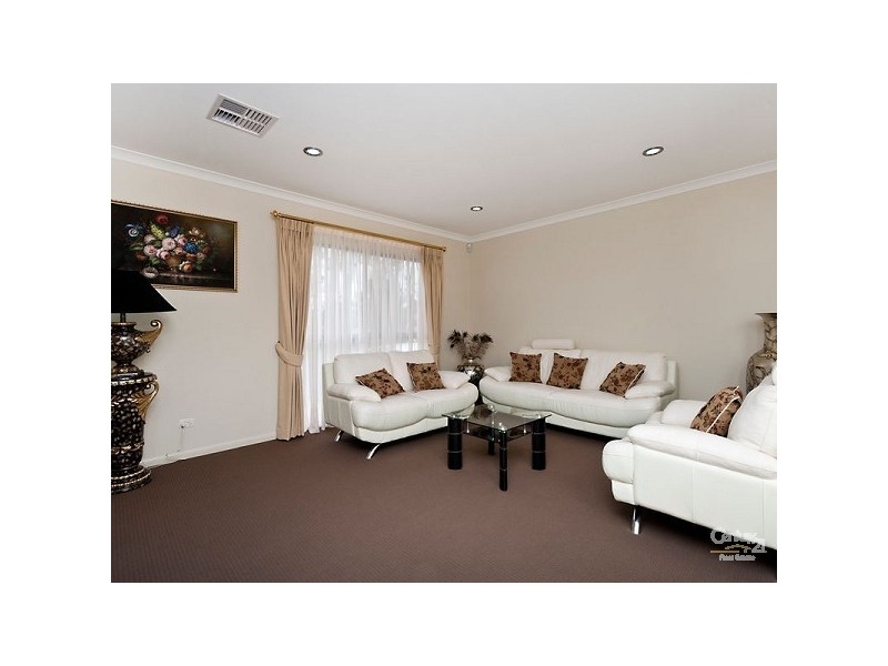 24 Oaklands Place, Upper Kedron QLD 4055