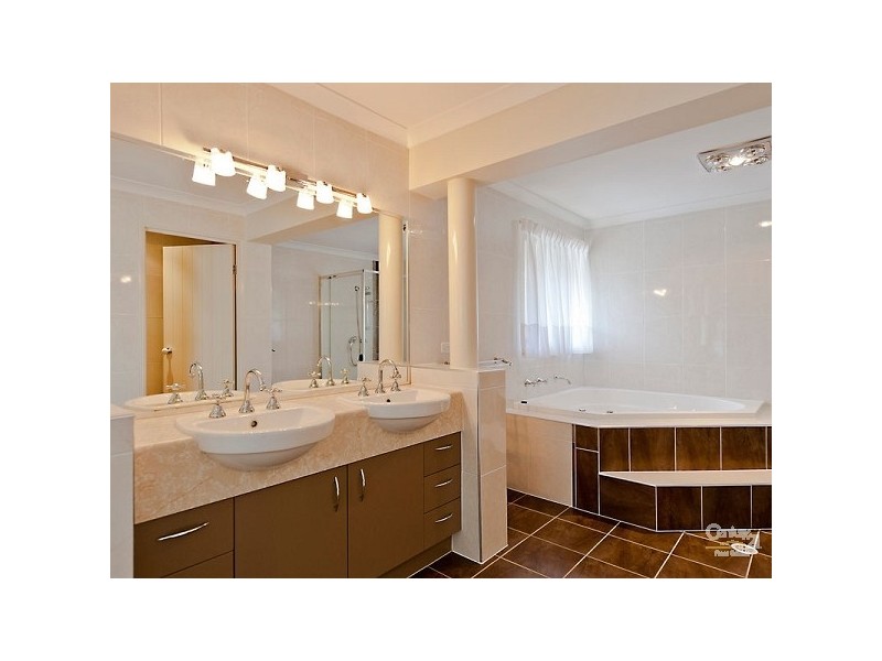 24 Oaklands Place, Upper Kedron QLD 4055