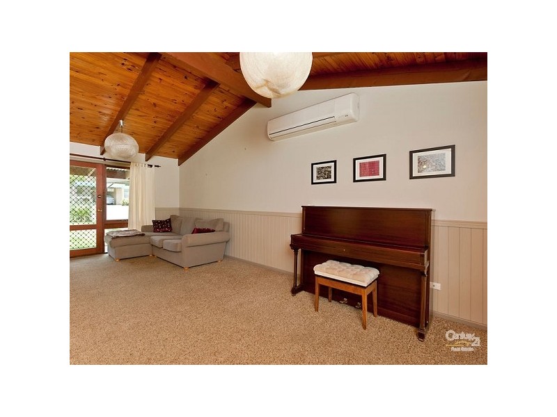 17 Kirinya Street, Ferny Hills QLD 4055