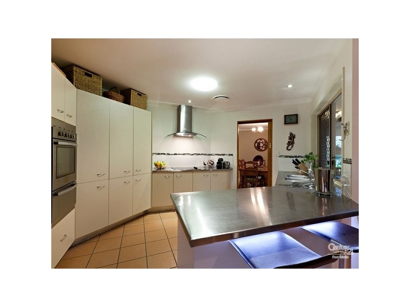 18 Kinross Place, Ferny Grove QLD 4055