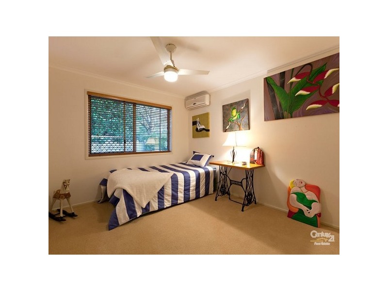 18 Kinross Place, Ferny Grove QLD 4055