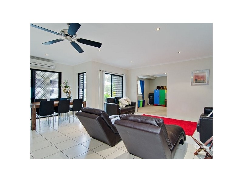 24 Quandong Crescent, Arana Hills QLD 4054