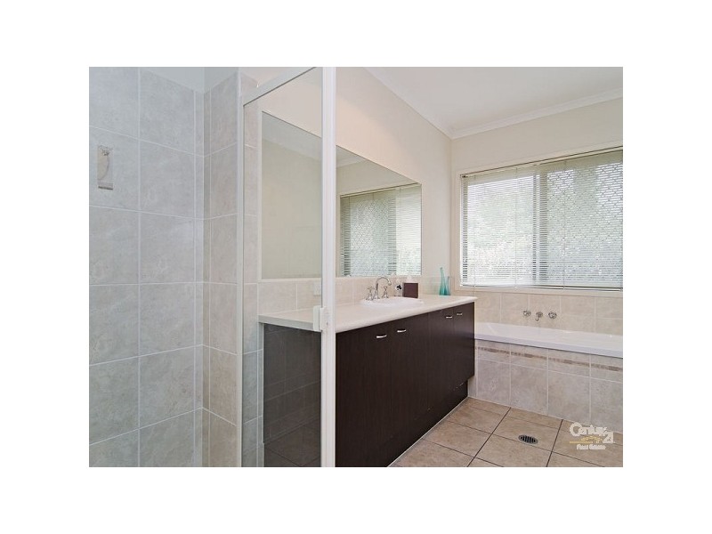 24 Quandong Crescent, Arana Hills QLD 4054