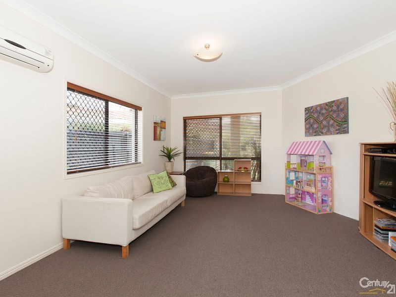 19 Ferndale Place, Upper Kedron QLD 4055