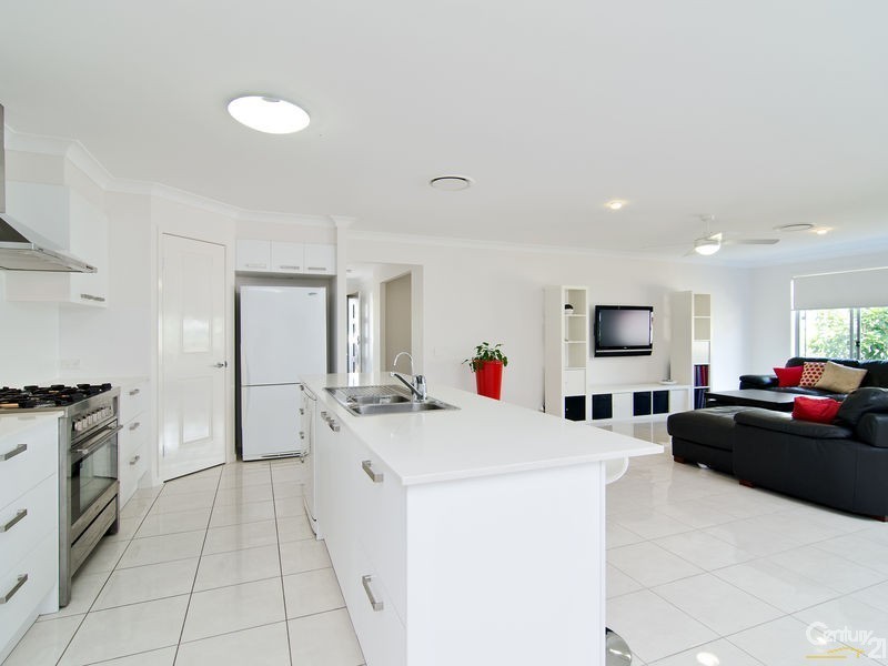 7 Oaklands Place, Upper Kedron QLD 4055