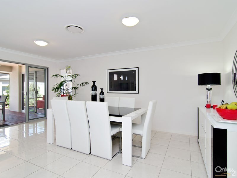 7 Oaklands Place, Upper Kedron QLD 4055