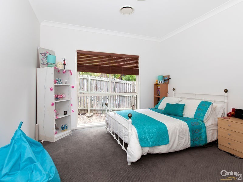 10 Honeybee Place, Upper Kedron QLD 4055