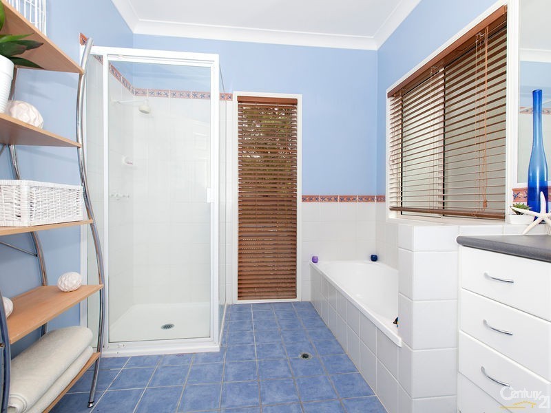 10 Honeybee Place, Upper Kedron QLD 4055