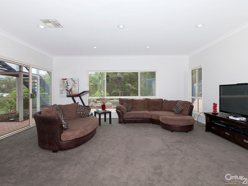 10 Honeybee Place, Upper Kedron QLD 4055