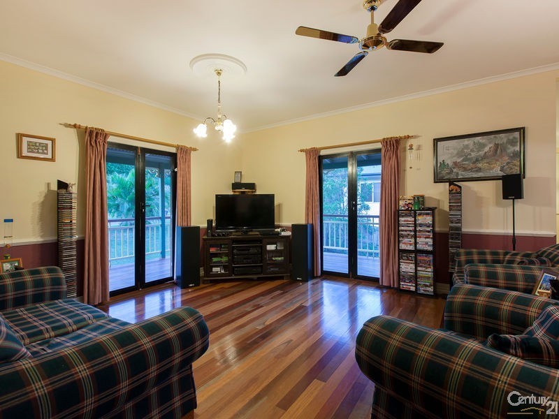 33 Woodtop Court, Ferny Hills QLD 4055