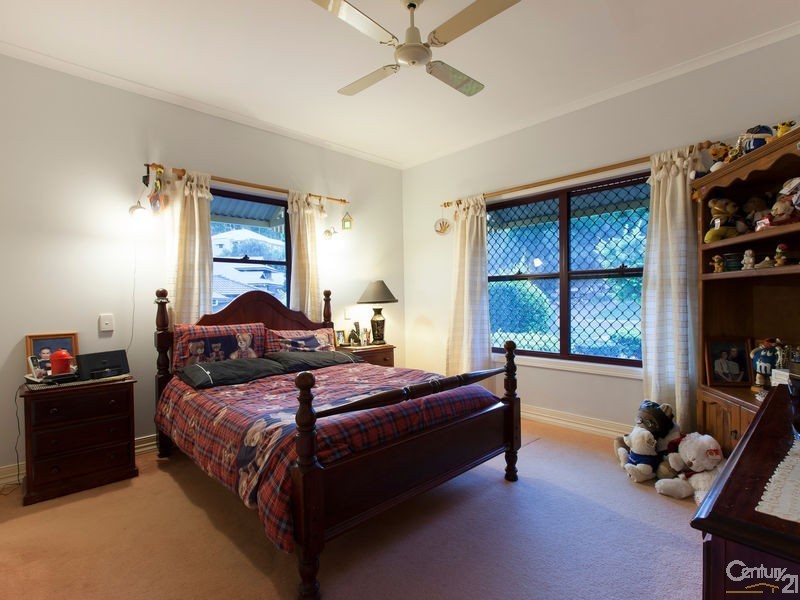 33 Woodtop Court, Ferny Hills QLD 4055