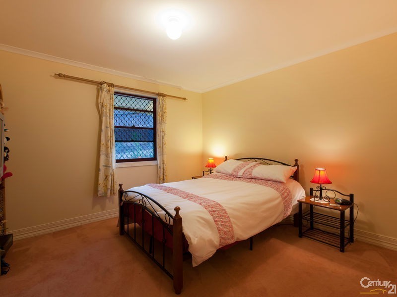 33 Woodtop Court, Ferny Hills QLD 4055