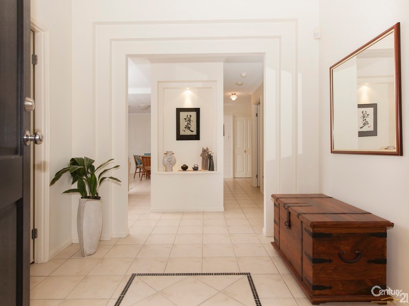 95 Selkirk Crescent, Upper Kedron QLD 4055