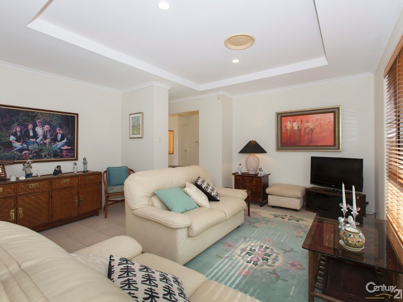 95 Selkirk Crescent, Upper Kedron QLD 4055